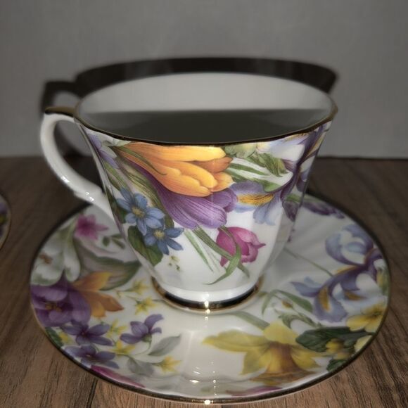 Vintage Duchess Bone China Tea Cups & Saucers Set Floral Pattern England - Picture 7 of 9